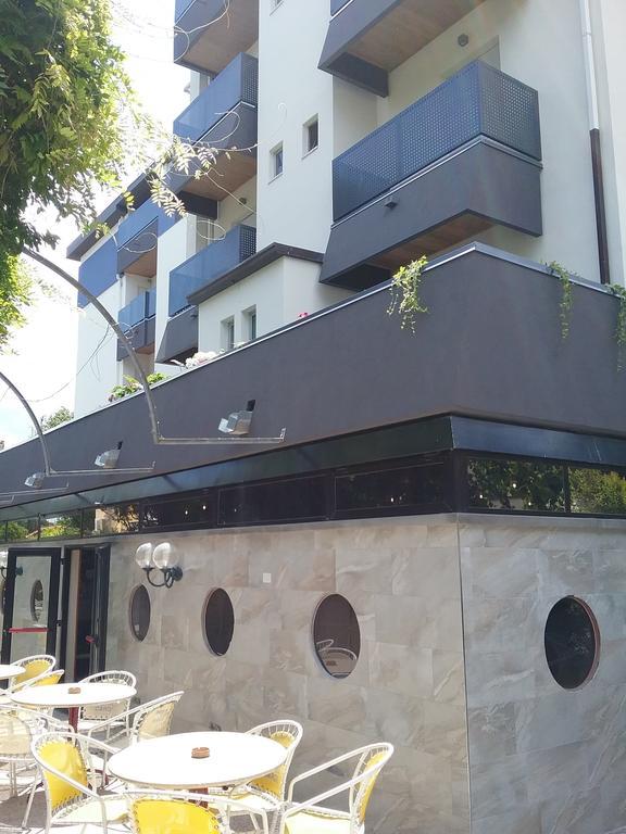 Hotel Carol Римини Экстерьер фото